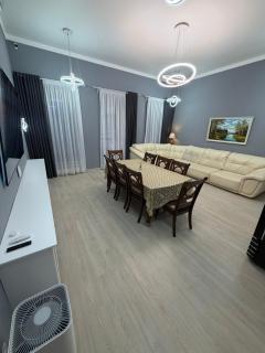 House 7 - 9