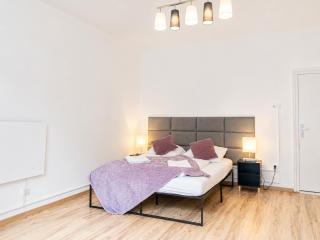 Comfy 2BR Apartment Best For Long Stay - 0
