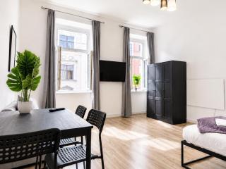 Comfy 2BR Apartment Best For Long Stay - 9