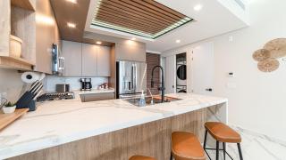 Full Unit Luxury Oceanfront Retreat with Stunning High Floor Beachfront Views - 3
