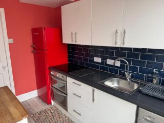Littlecroft Central City Centre 3 bedroom home Private Parking - 3