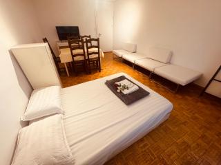 Lake side city center Apt in friendly area - 3