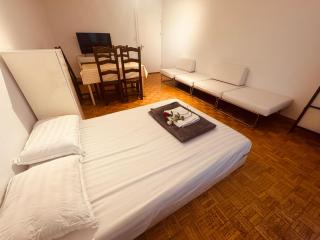 Lake side city center Apt in friendly area - 5
