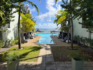 Plage Bleue 3-Bedroom Beachfront Apartment by LOV Mauritius - 0