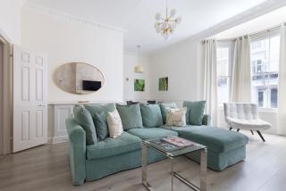 Elegant 2 bedrooms apt in Chelsea with patio - 0