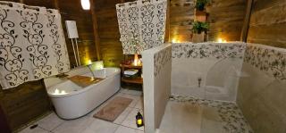 Romantic Getaway Luxury Cabin with Whirlpool - 7