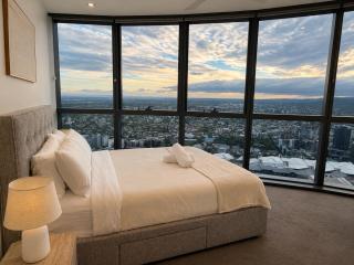 63 Floors Up & A Million-Dollar View w/ Carpark - Apartment - 1