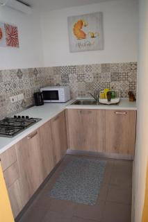 Central villa flatlet with pool - free parking and WiFi - 9