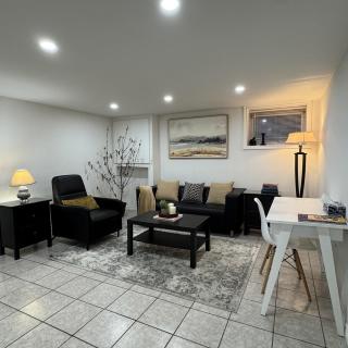 Modern Private 2-Bedroom Guest Suite l Free Parking l Self Check-in! - 9