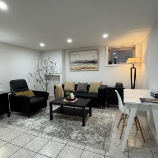 Modern Private 2-Bedroom Guest Suite l Free Parking l Self Check-in! - 8