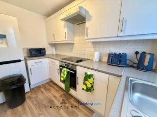 NOVA1 Stylish Cosy 1BR By AltoLuxo Short Lets Serviced Accommodation With Free Wifi & Parking - 8