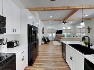 Wood Beach Retreat - 3