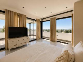 Villa Solis - Elegant Villa with Private Pool - 3
