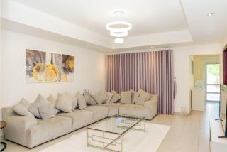 Luxurious 6-BHK Villa with Direct Beach - 7