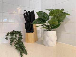 Modern 5BR Family Retreat Near Vic Park & PerthCBD - 8