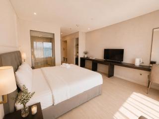 Golden Bay Premium Apartment - Infinity Pool & Da Nang Center - 0