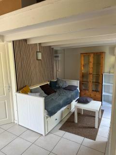 Studio climatisé avec mezzanine et entrée privée - 0
