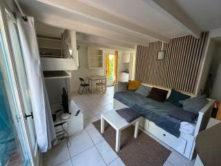 Studio climatisé avec mezzanine et entrée privée - 2