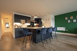The Hideaway Cinema Retreat┃2 Bath┃Sleeps 6 - 9