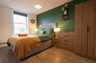 The Hideaway Cinema Retreat┃2 Bath┃Sleeps 6 - 5