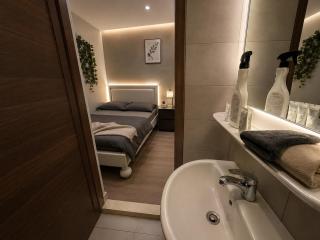 Tiny Master Room - 0