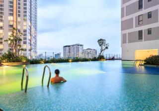 NB Home - RiverGate Infinity Pool - 5
