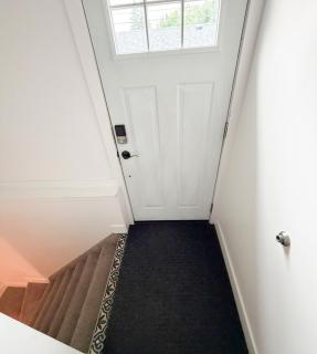 Fawn - Central 2BR Parking Near LRT & Chinook - 7