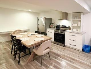 Fawn - Central 2BR Parking Near LRT & Chinook - 6