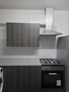 Spacious 4 Bedroom Flat - 7