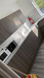 Spacious 4 Bedroom Flat - 4