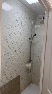Spacious 4 Bedroom Flat - 2