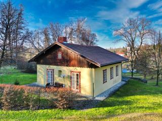A romantic cottage in the middle of the chateau garden - 0