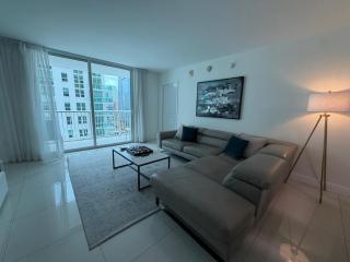 Spacious 2BR Brickell Condo - Pool & Free Parking - 0