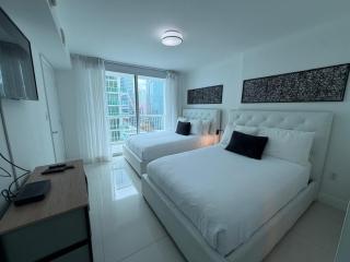 Spacious 2BR Brickell Condo - Pool & Free Parking - 9