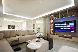 Luxury apartment with a 75 inch TV and a pool table - 0