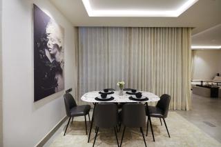 Luxury apartment with a 75 inch TV and a pool table - 8
