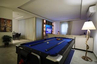 Luxury apartment with a 75 inch TV and a pool table - 7