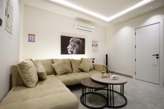 Luxury apartment with a 75 inch TV and a pool table - 1
