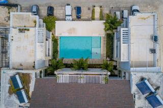 Elegant 2 Bedroom Apartment with Pool - 8