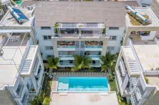 Elegant 2 Bedroom Apartment with Pool - 6