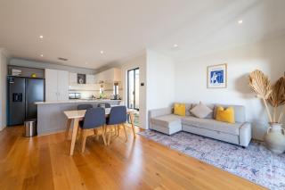 Family Home 3BD with BBQ , 5 min to beach - 0