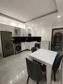 Hurghada Hub 2BR Pool View Apartment & Aqua Park - 8