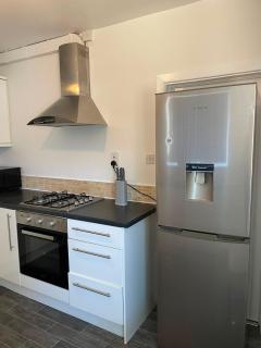 Spacious Room Near Train Station & Stadiums - 7