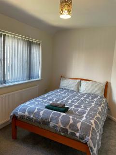 Spacious Room Near Train Station & Stadiums - 6