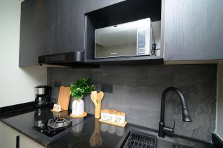 Altura Upper Hill Premium Studio - Rooftop Pool, Gym & Skyline Views - 4
