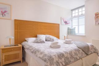 The Gairn - Luxury Ballater Apartment with Balcony & Parking - 4