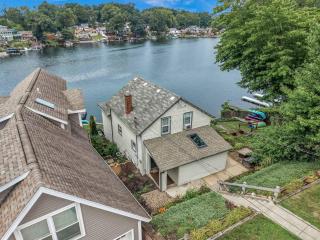 Lakefront Retreat on Portage Lakes w/Game Room - 3