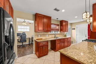 Private Pool Office 3 Queen Beds Spring Branch - 6