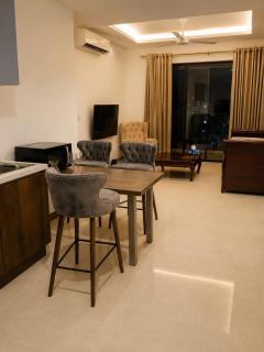 Colombo City Apartment - Stunning Skyline View - 4