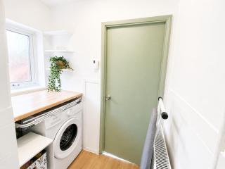 Modern central Dartford 4-Bed House with Parking - 1